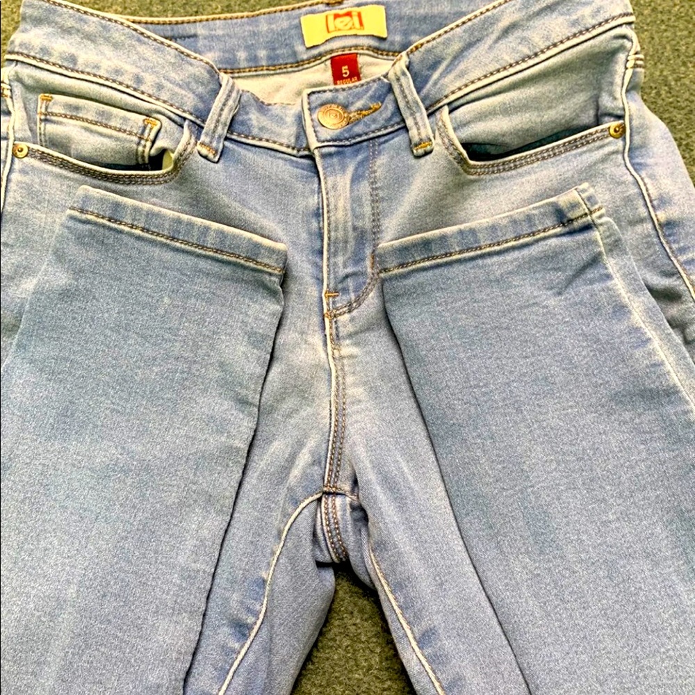 🌻 L.E.I. Light Blue✨distressed✨Skinny Jeans🌻